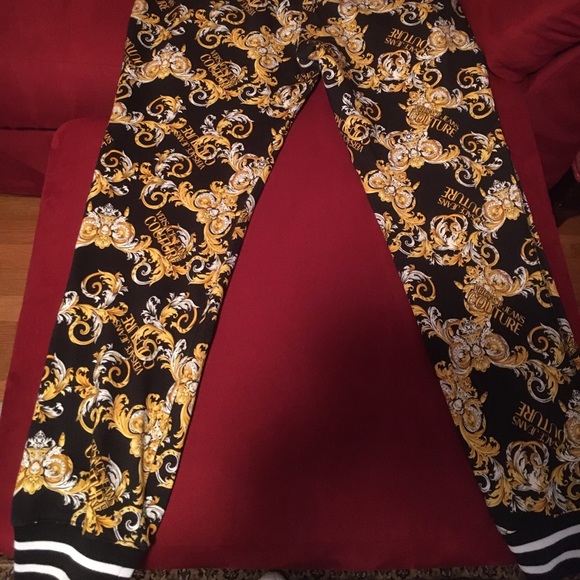 Versace Jeans Couture Baroque joggers. Size XL. 36 waist. New. Authentic. - Picture 5 of 5